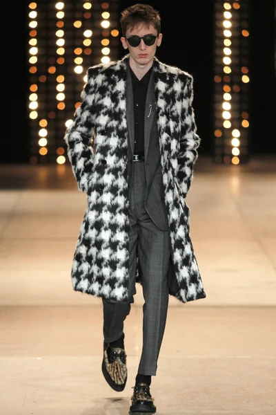 Look 25